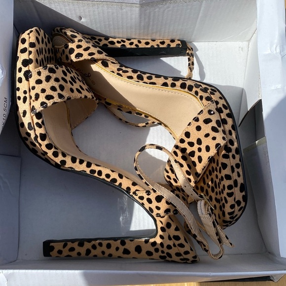 Qupid Women’s Leopard Open Toe Heels Size 8 - Picture 2 of 7